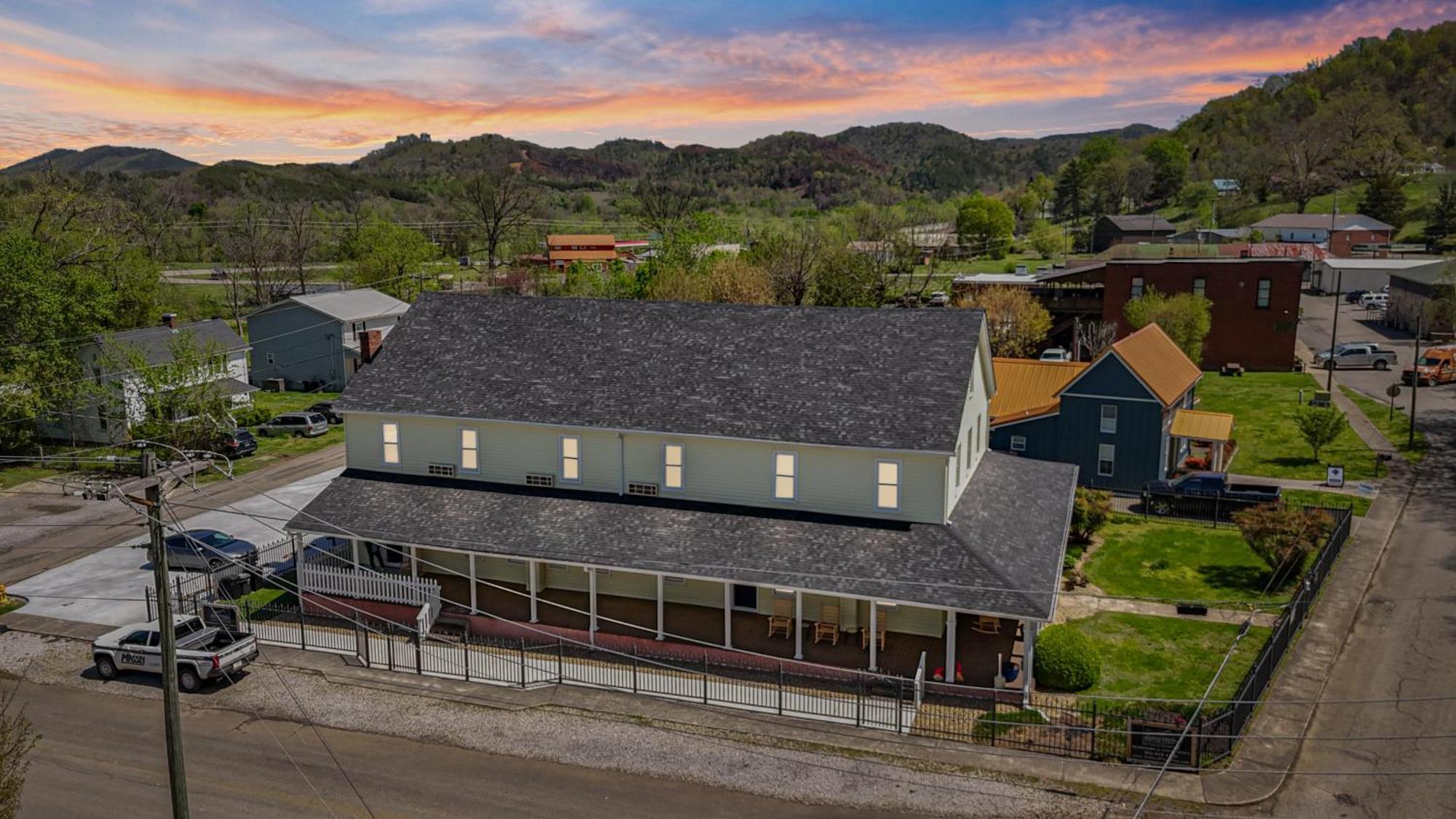 The Tellico Plains Inn And Event Venue Экстерьер фото