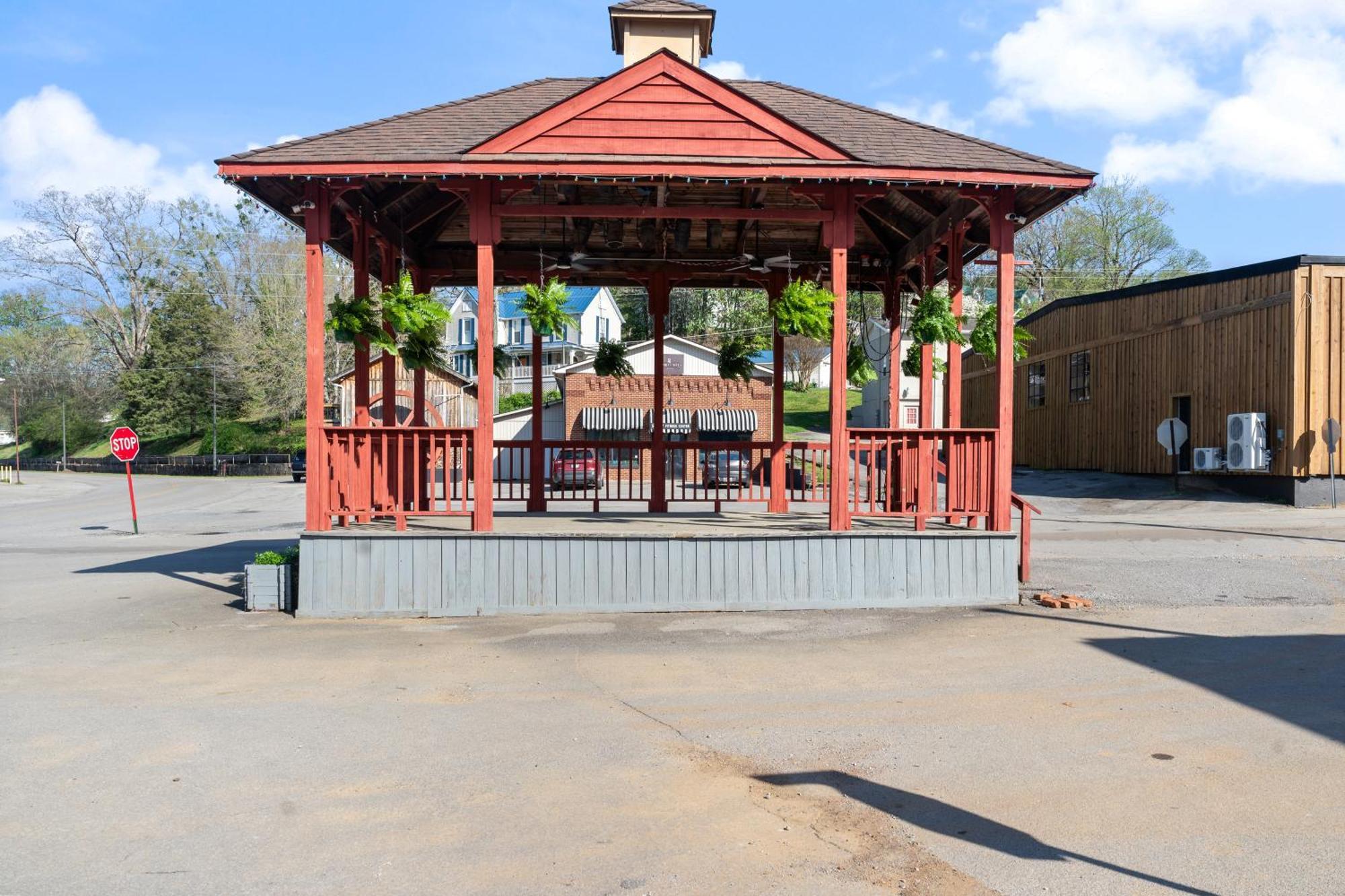 The Tellico Plains Inn And Event Venue Экстерьер фото