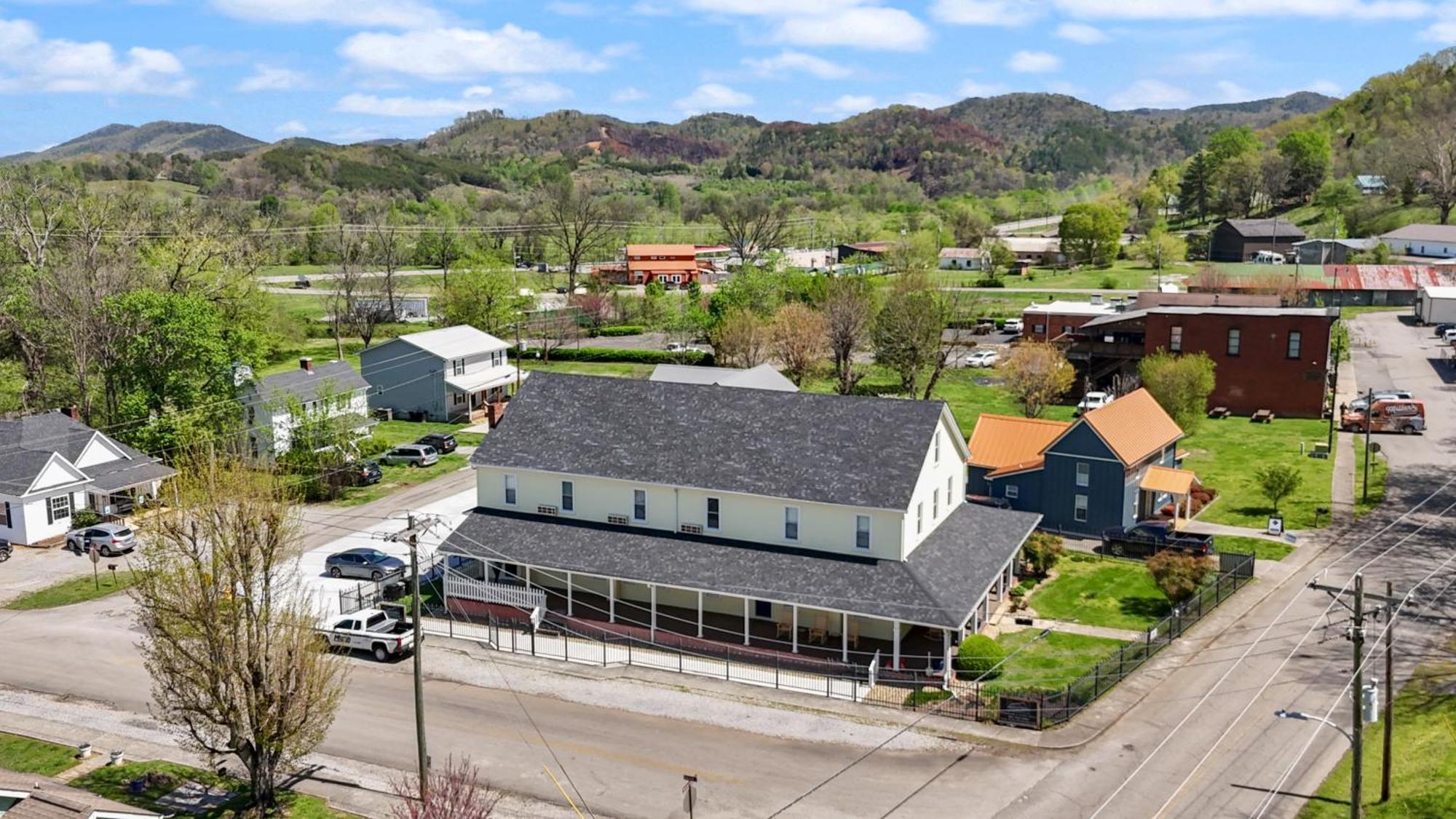 The Tellico Plains Inn And Event Venue Экстерьер фото